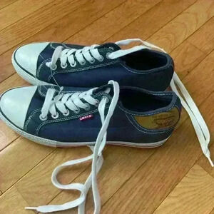 Levi’s canvas converse style shoes
